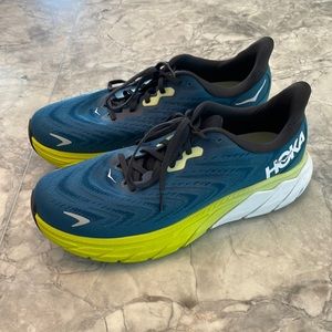 Hoka Arahi 6 Men’s Road Running Shoes. Size 10. ***Only Worn Once***